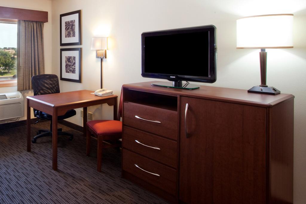 Americinn By Wyndham Johnston Des Moines Urbandale Room photo